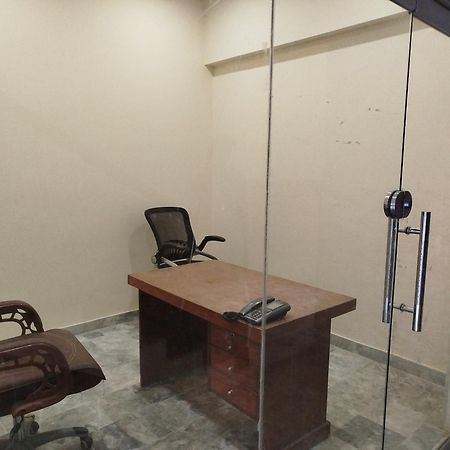Hotel Crown Plaza, Near Karachi Airport, Darul Sehat Hospital, Dow, Agha Khan And Liaqat Hospital エクステリア 写真