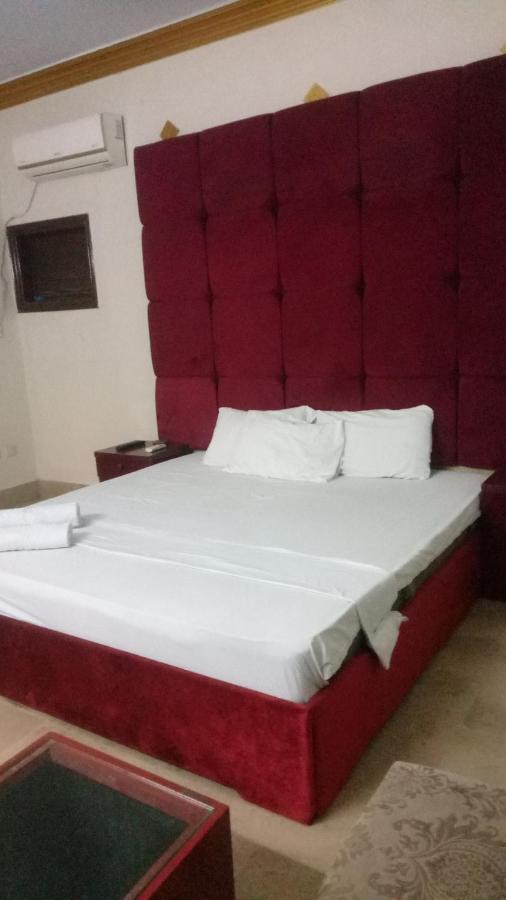 Hotel Crown Plaza, Near Karachi Airport, Darul Sehat Hospital, Dow, Agha Khan And Liaqat Hospital エクステリア 写真