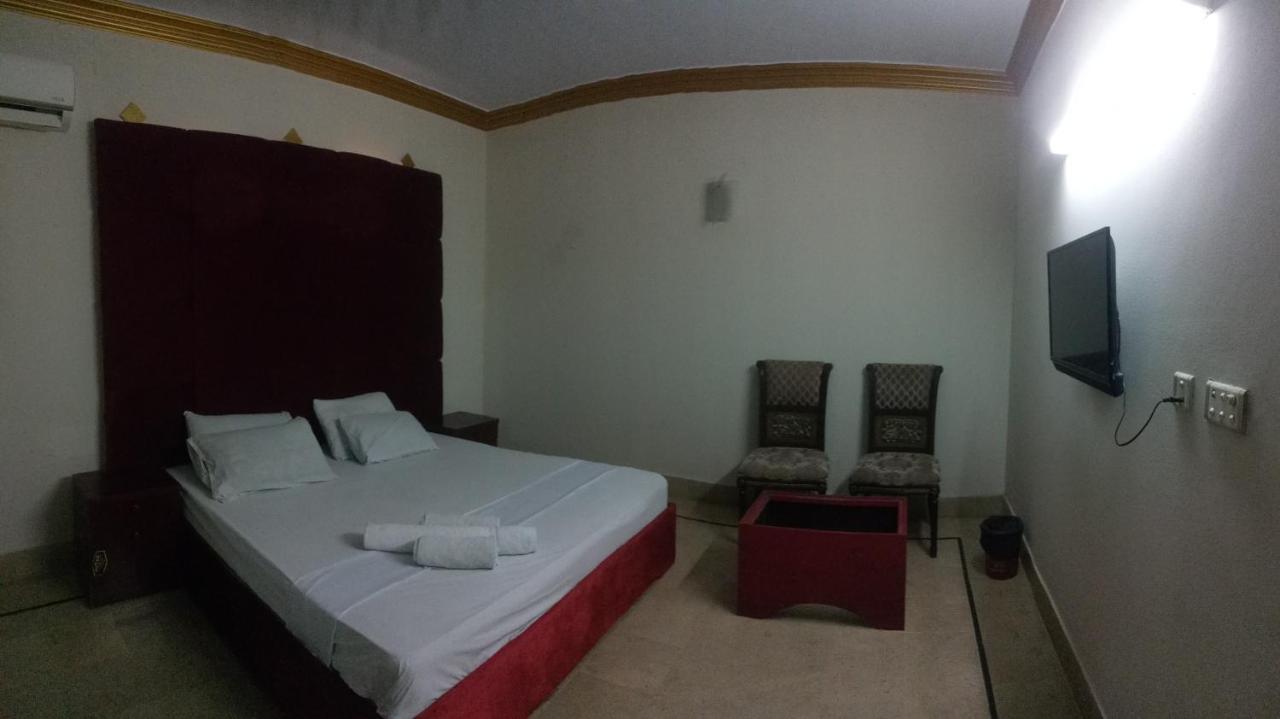 Hotel Crown Plaza, Near Karachi Airport, Darul Sehat Hospital, Dow, Agha Khan And Liaqat Hospital エクステリア 写真