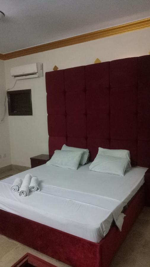 Hotel Crown Plaza, Near Karachi Airport, Darul Sehat Hospital, Dow, Agha Khan And Liaqat Hospital エクステリア 写真
