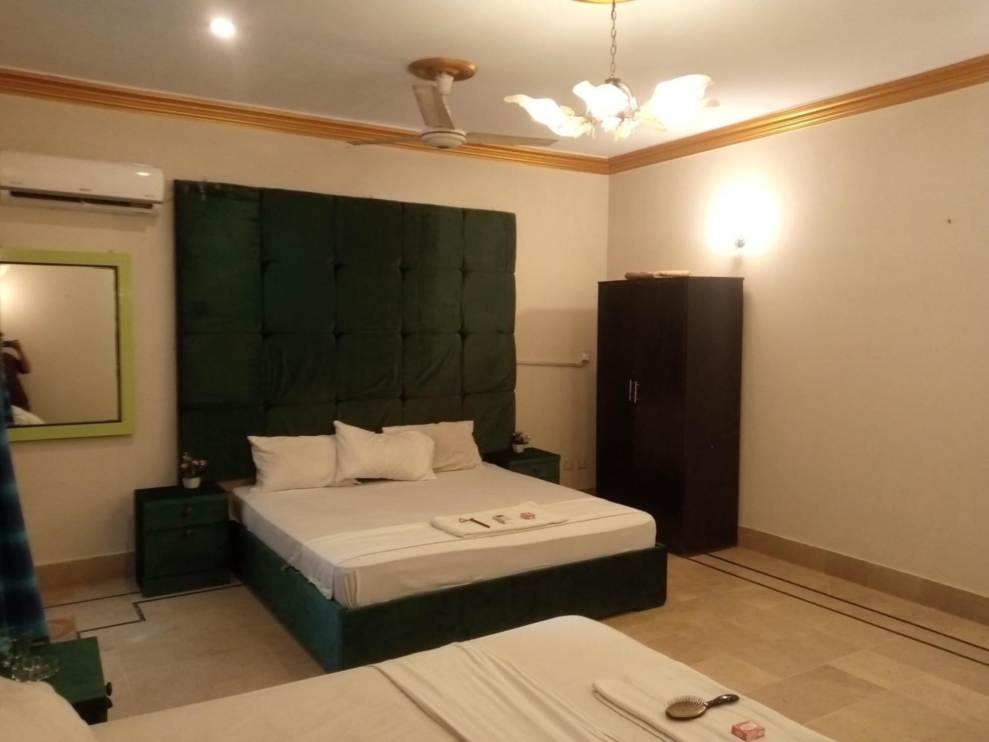 Hotel Crown Plaza, Near Karachi Airport, Darul Sehat Hospital, Dow, Agha Khan And Liaqat Hospital エクステリア 写真