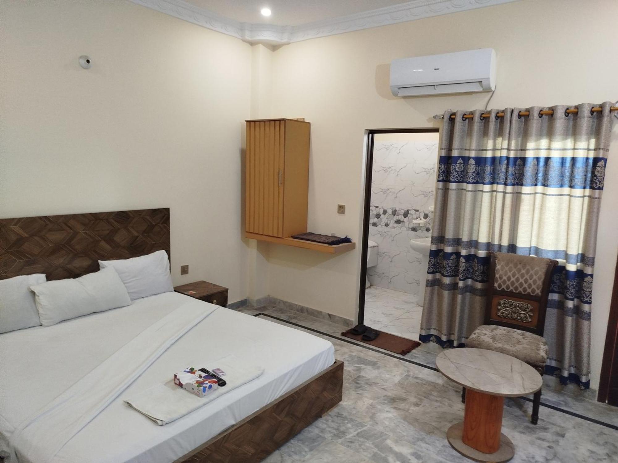 Hotel Crown Plaza, Near Karachi Airport, Darul Sehat Hospital, Dow, Agha Khan And Liaqat Hospital エクステリア 写真