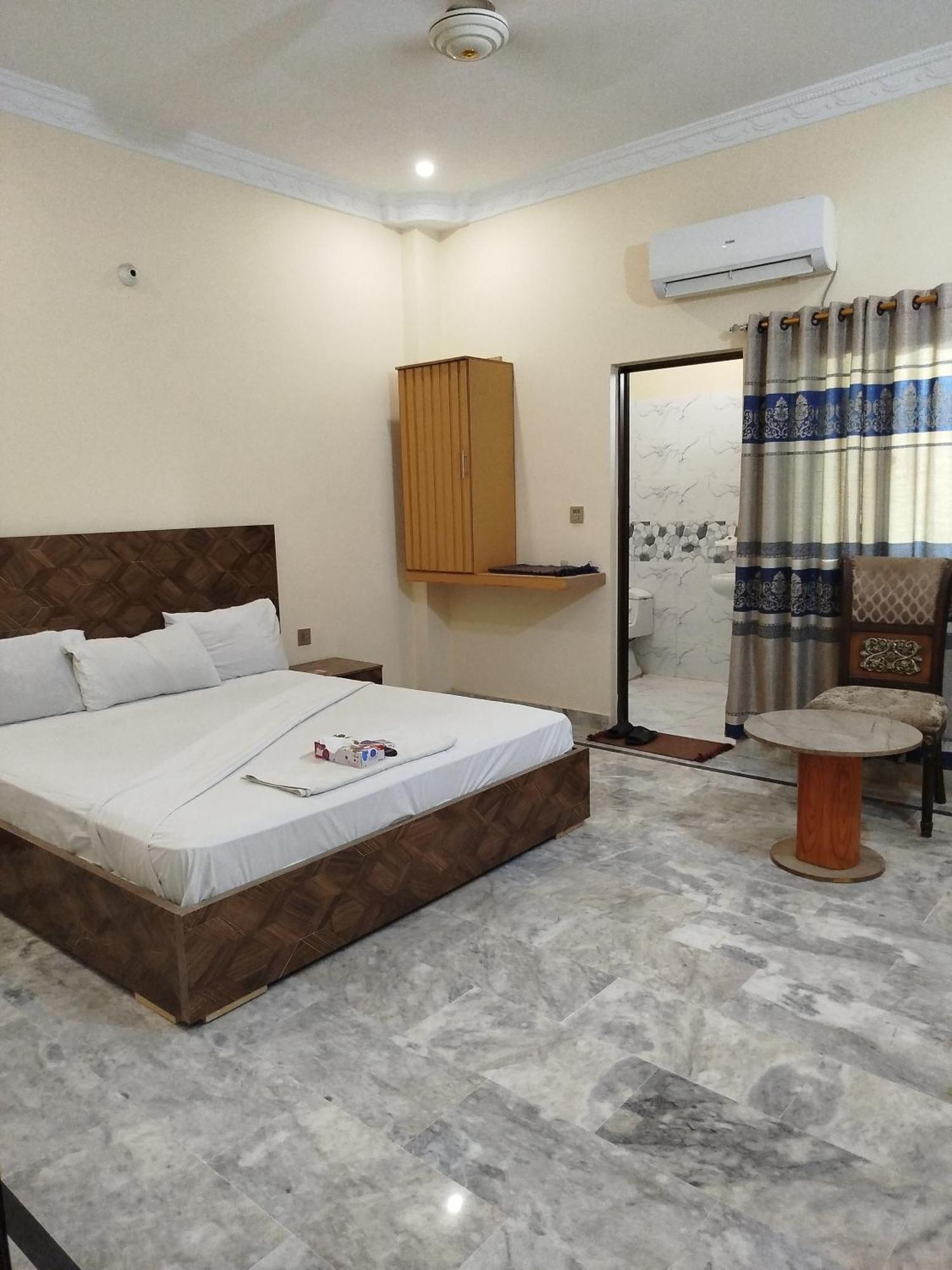 Hotel Crown Plaza, Near Karachi Airport, Darul Sehat Hospital, Dow, Agha Khan And Liaqat Hospital エクステリア 写真
