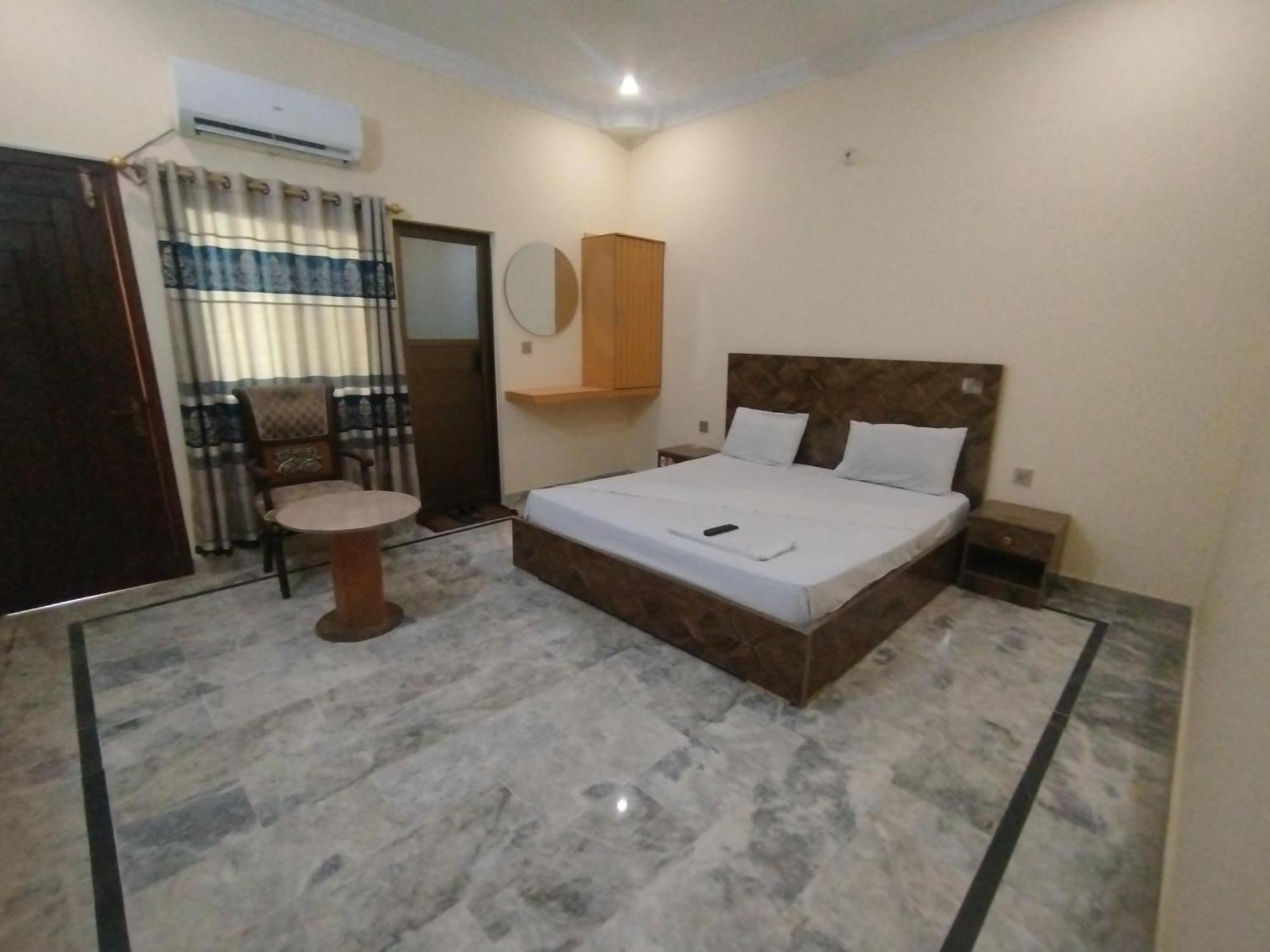Hotel Crown Plaza, Near Karachi Airport, Darul Sehat Hospital, Dow, Agha Khan And Liaqat Hospital エクステリア 写真