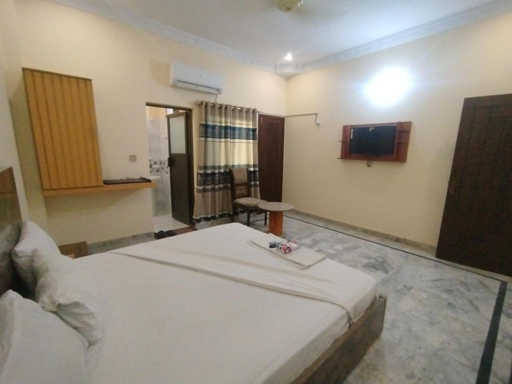 Hotel Crown Plaza, Near Karachi Airport, Darul Sehat Hospital, Dow, Agha Khan And Liaqat Hospital エクステリア 写真
