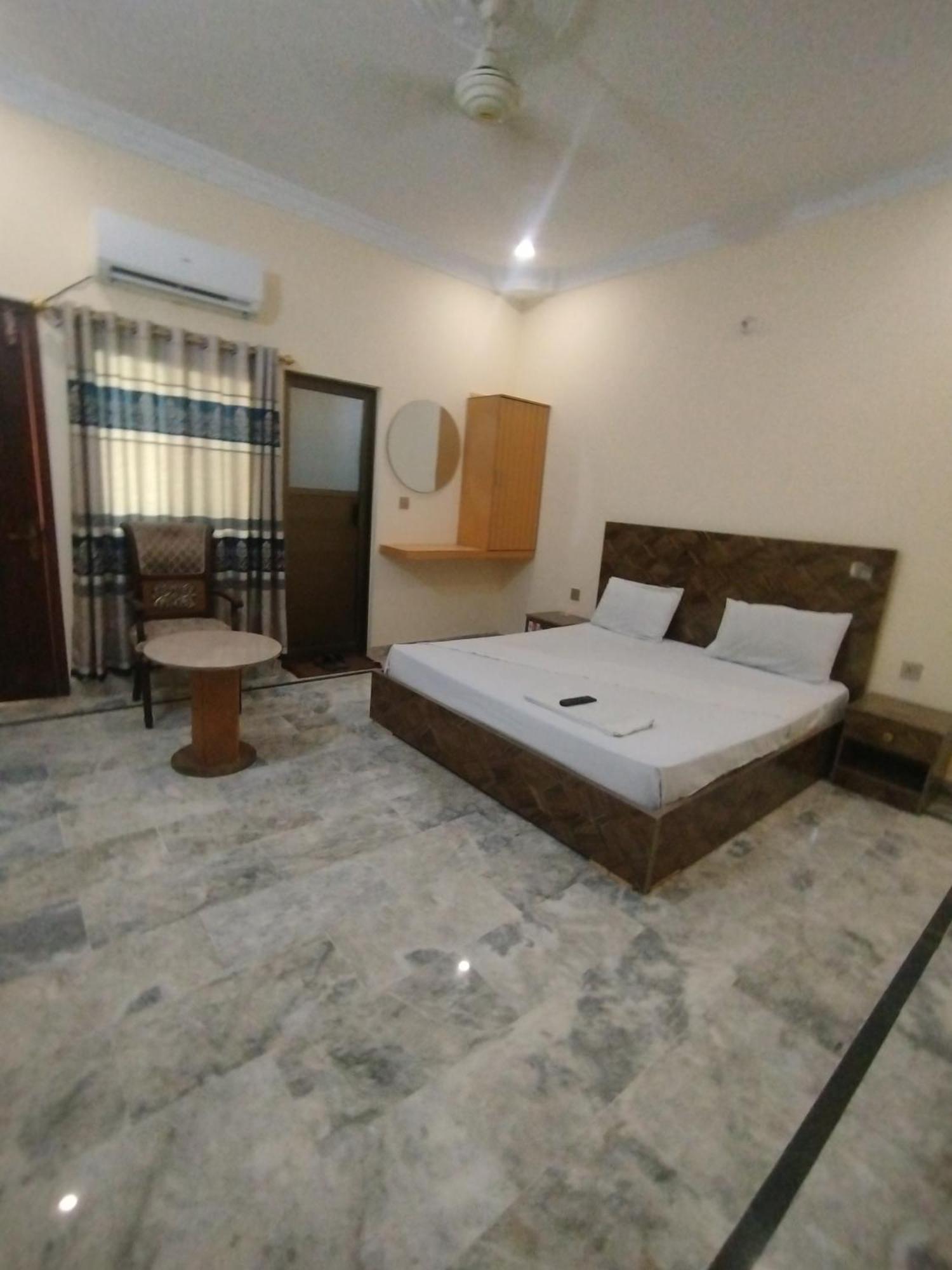 Hotel Crown Plaza, Near Karachi Airport, Darul Sehat Hospital, Dow, Agha Khan And Liaqat Hospital エクステリア 写真