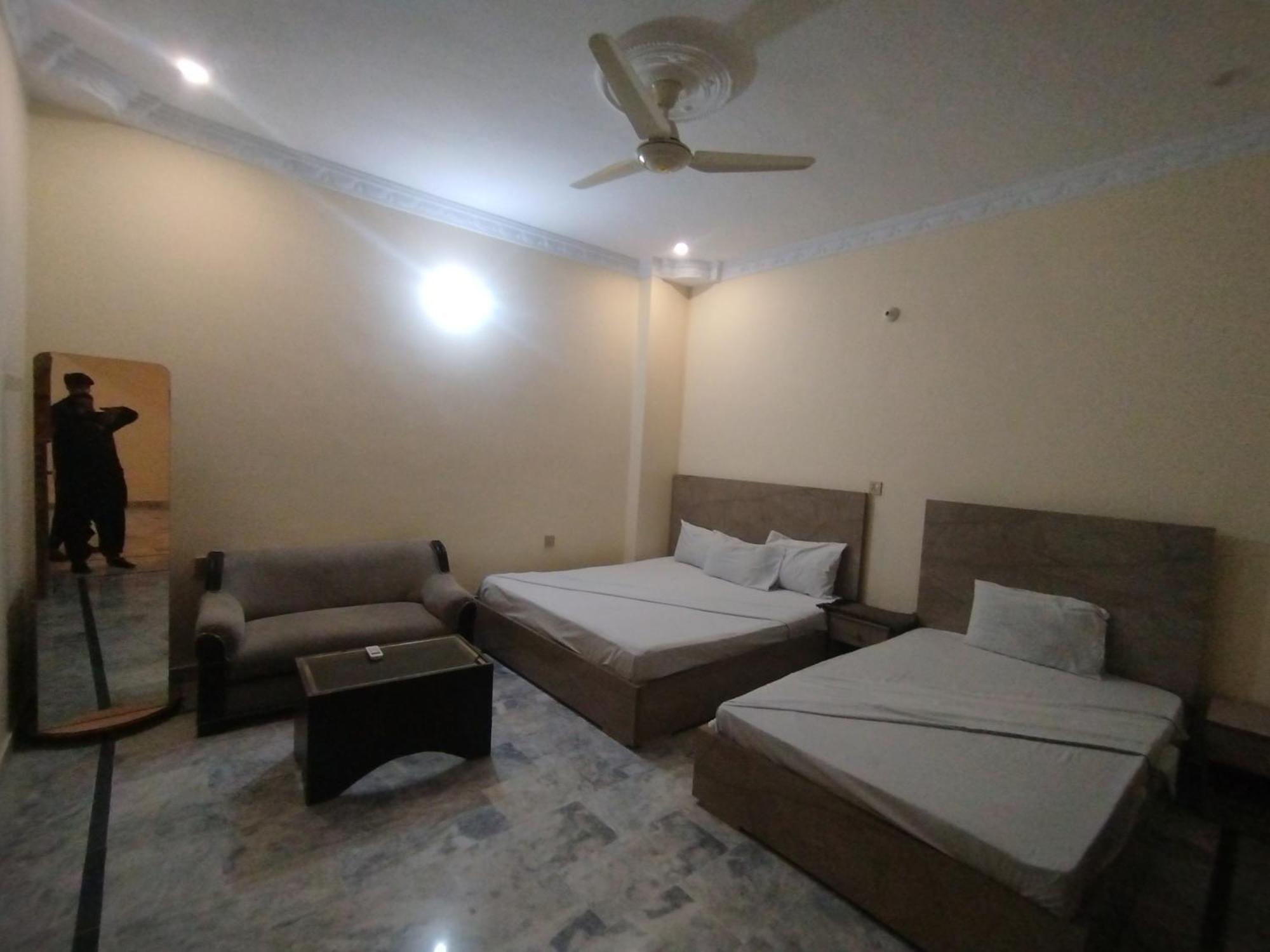Hotel Crown Plaza, Near Karachi Airport, Darul Sehat Hospital, Dow, Agha Khan And Liaqat Hospital エクステリア 写真