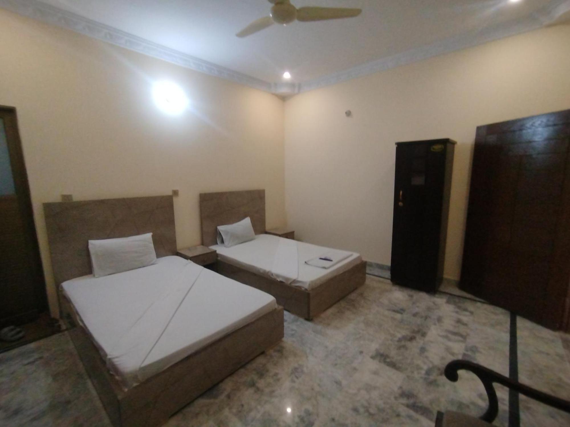 Hotel Crown Plaza, Near Karachi Airport, Darul Sehat Hospital, Dow, Agha Khan And Liaqat Hospital エクステリア 写真