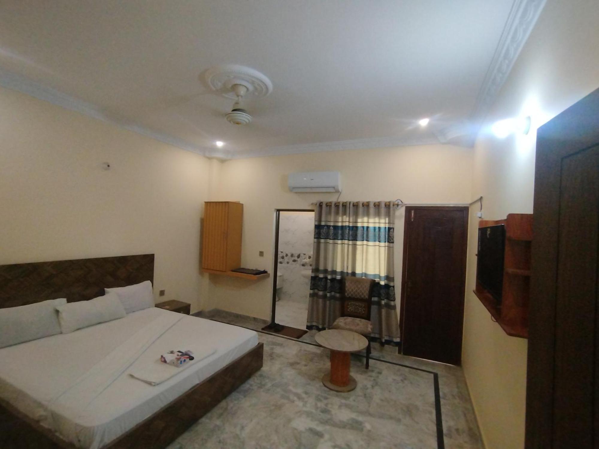 Hotel Crown Plaza, Near Karachi Airport, Darul Sehat Hospital, Dow, Agha Khan And Liaqat Hospital エクステリア 写真