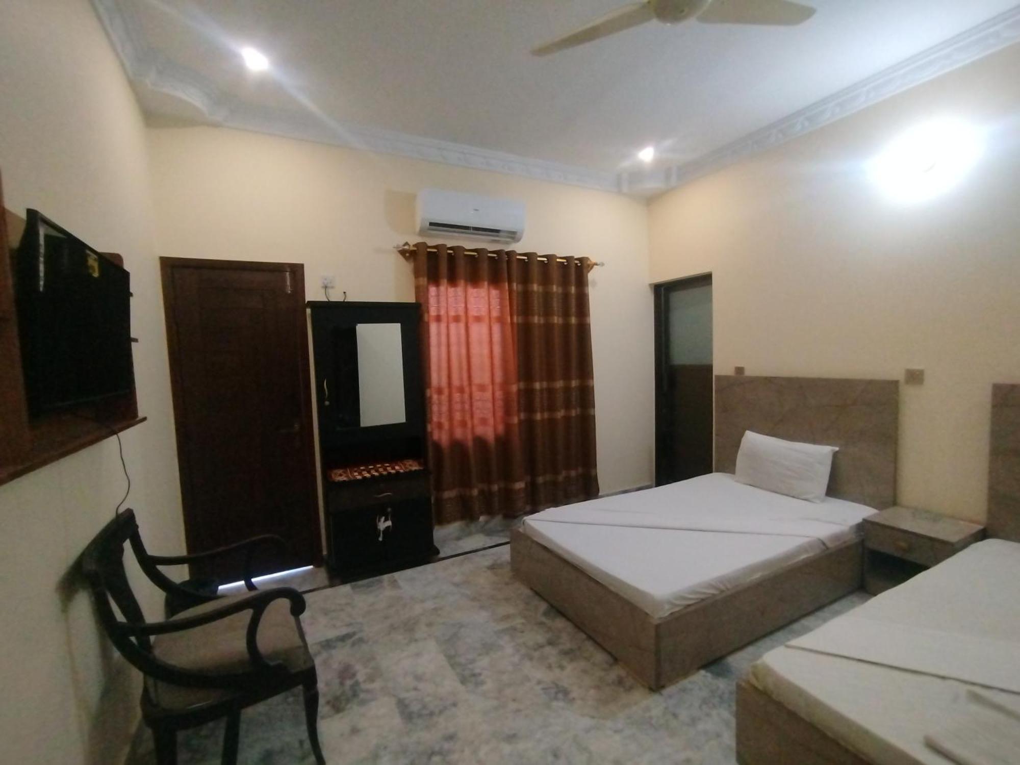 Hotel Crown Plaza, Near Karachi Airport, Darul Sehat Hospital, Dow, Agha Khan And Liaqat Hospital エクステリア 写真