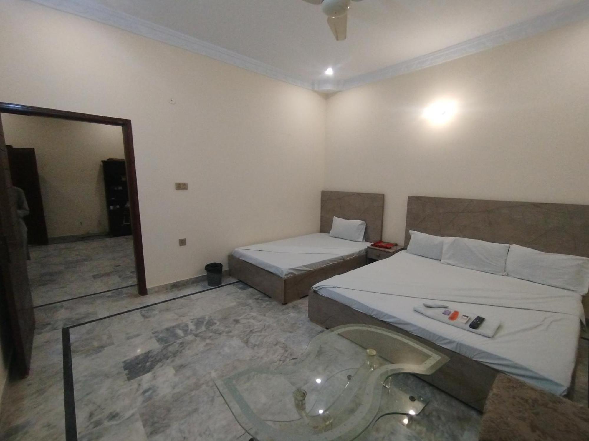 Hotel Crown Plaza, Near Karachi Airport, Darul Sehat Hospital, Dow, Agha Khan And Liaqat Hospital エクステリア 写真