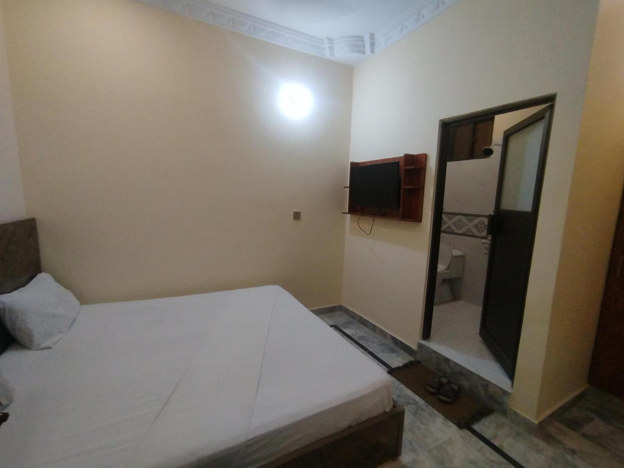 Hotel Crown Plaza, Near Karachi Airport, Darul Sehat Hospital, Dow, Agha Khan And Liaqat Hospital エクステリア 写真