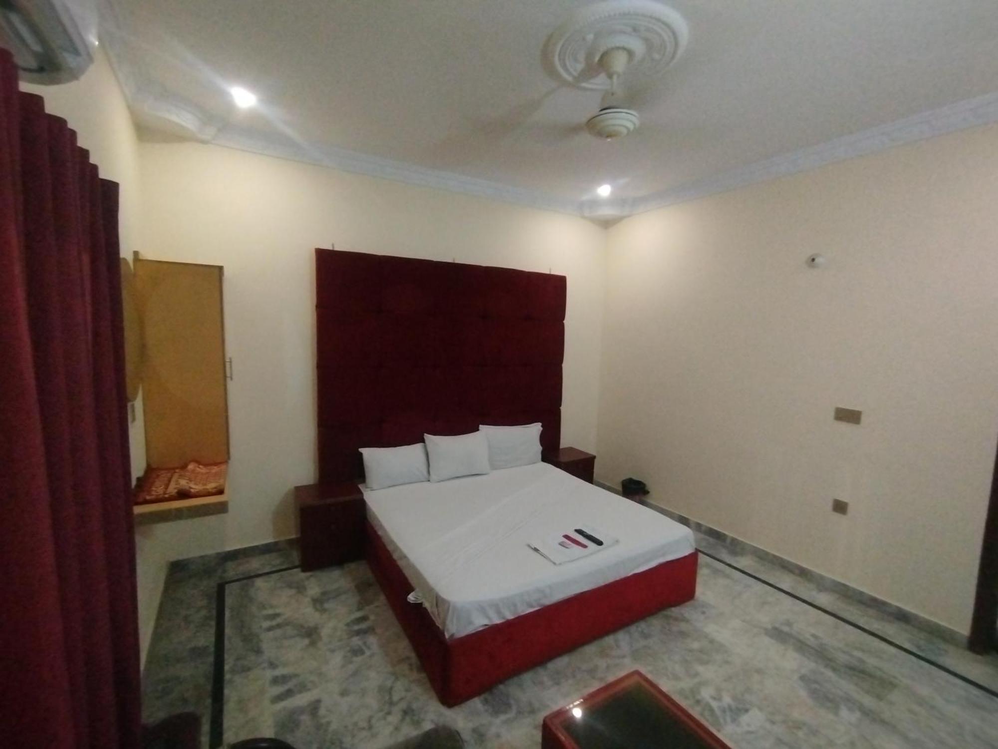 Hotel Crown Plaza, Near Karachi Airport, Darul Sehat Hospital, Dow, Agha Khan And Liaqat Hospital エクステリア 写真