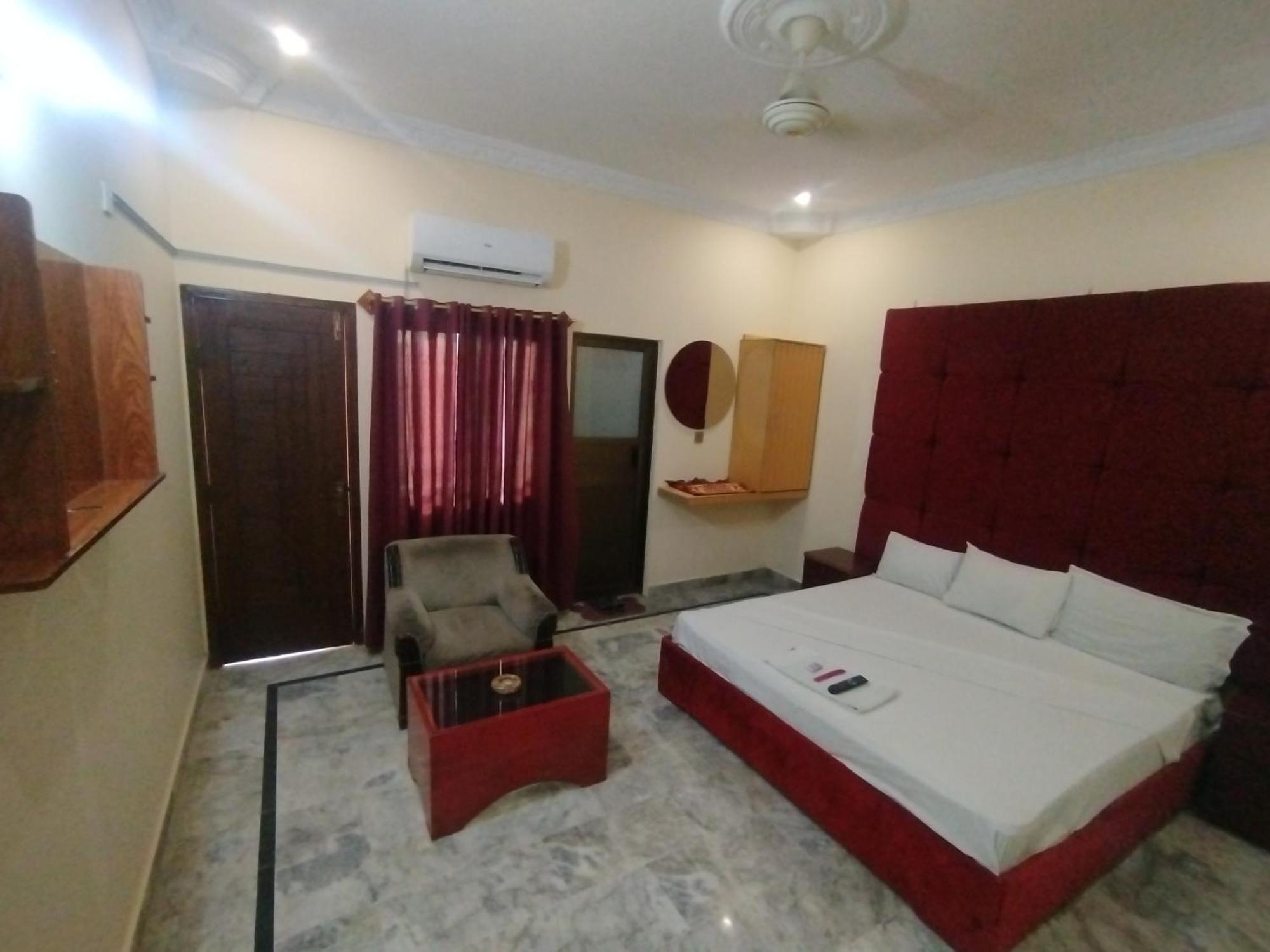 Hotel Crown Plaza, Near Karachi Airport, Darul Sehat Hospital, Dow, Agha Khan And Liaqat Hospital エクステリア 写真