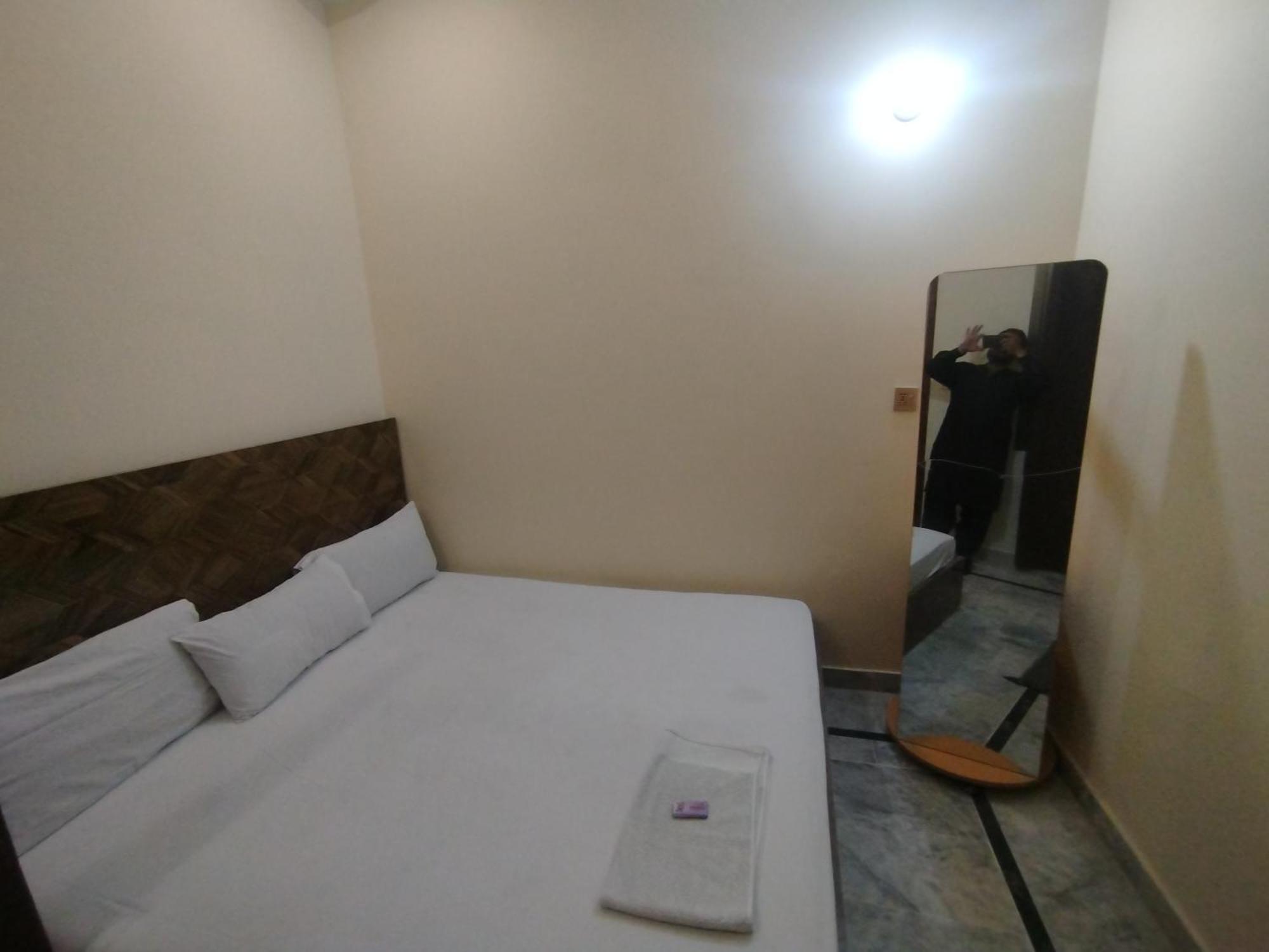 Hotel Crown Plaza, Near Karachi Airport, Darul Sehat Hospital, Dow, Agha Khan And Liaqat Hospital エクステリア 写真